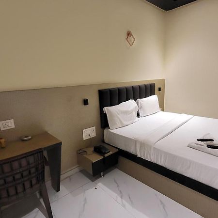 Fabhotel Prime Land - Nr Bkc Mumbai Exterior photo